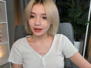 LinessaLewis nude on cam – live sex chat