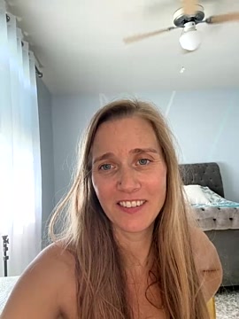 pinklipsmilf naked stripping on cam for live sex video chat