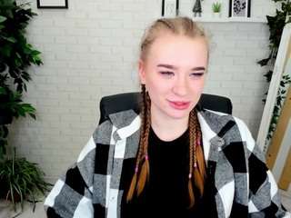 AlishaHubber nude on cam – live sex chat