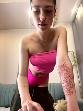 AprilMills_ naked stripping on cam for live sex video chat