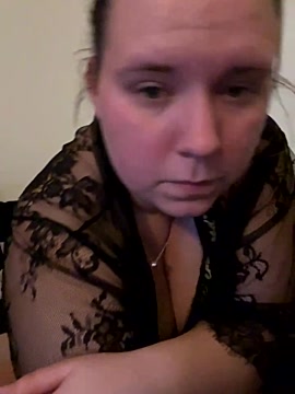 BloondieeGirl naked stripping on cam for live sex video chat