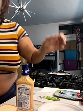 HEARTBREAKBRE naked stripping on cam for live sex video chat