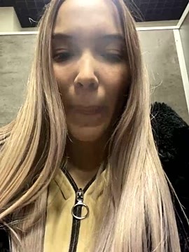 _HollyWay_ naked stripping on cam for live sex video chat