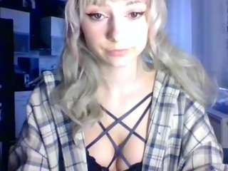 LuciaLittle fully nude on webcam – live sex chat