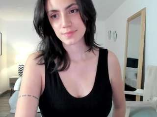 Mara R. fully nude on webcam – live sex chat