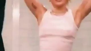 Miley cyrud tiktok show boobs