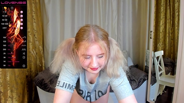olivia_blonde naked stripping on cam for live sex video chat