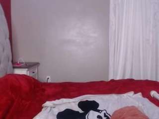 Freakyredbone fully nude on webcam – live sex chat