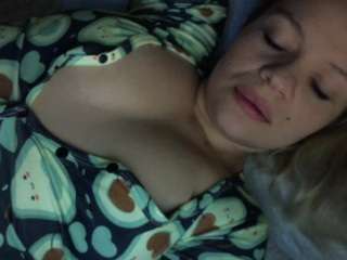 Karliblond fully nude on webcam – live sex chat