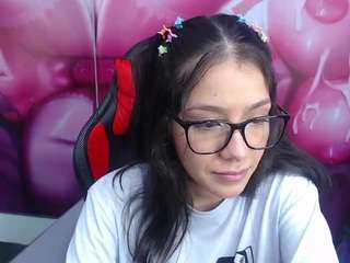 Roxanabrown fully nude on webcam – live sex chat