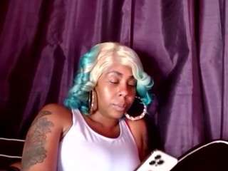 Thicky Nicky fully nude on webcam – live sex chat