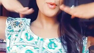 TIKTOK GIRL SHOWS PUSSY