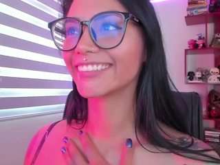 Alice-rausing fully nude on webcam – live sex chat