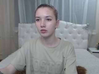 AngieGingerr fully nude on webcam – live sex chat