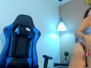 Ariana-Paris fully nude on webcam – live sex chat