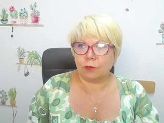 GorgiBambi fully nude on webcam – live sex chat
