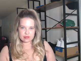 Haileyddd fully nude on webcam – live sex chat