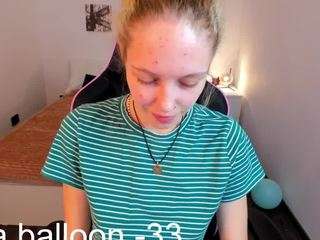 Holly Moss fully nude on webcam – live sex chat