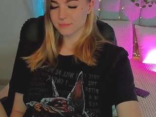 Melonysfox fully nude on webcam – live sex chat