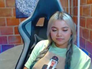 ScarlettHudsson fully nude on webcam – live sex chat