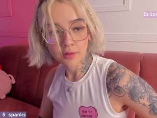 Tammara fully nude on webcam – live sex chat