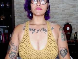 Toothyy fully nude on webcam – live sex chat