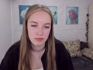EvaMaddison fully nude on webcam – live sex chat
