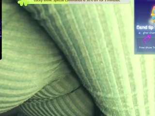 Goddess RisQueJai fully nude on webcam – live sex chat