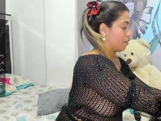 Jade022 fully nude on webcam – live sex chat