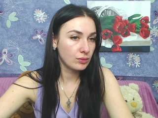 JuliaQueenn fully nude on webcam – live sex chat