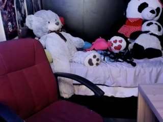 Meliirobert fully nude on webcam – live sex chat