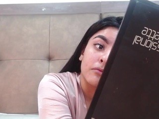 Mia Grettel fully nude on webcam – live sex chat