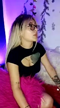 MiiaaaM nude stripping on webcam for live sex video chat