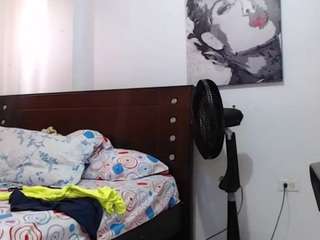 Olivahot31 fully nude on webcam – live sex chat