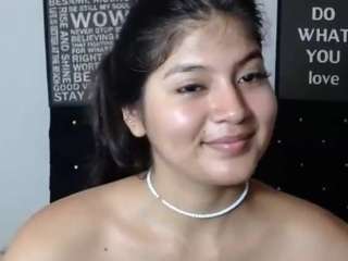 Saragomez4u fully nude on webcam – live sex chat