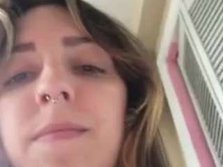 Trixy Rose fully nude on webcam – live sex chat