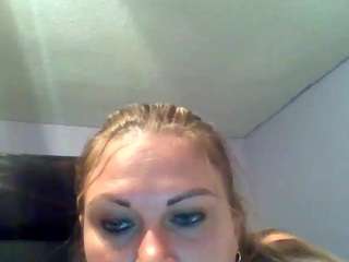 Br00kie-with-the-ds fully nude on webcam – live sex chat