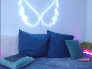 Emily-Young fully nude on webcam – live sex chat
