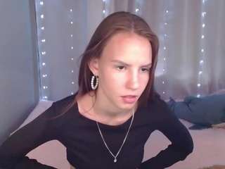 IssaLarsen fully nude on webcam – live sex chat