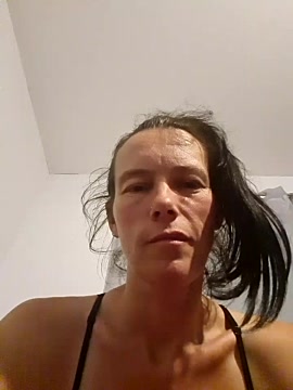 Lovehoneybee1 nude stripping on webcam for live sex video chat