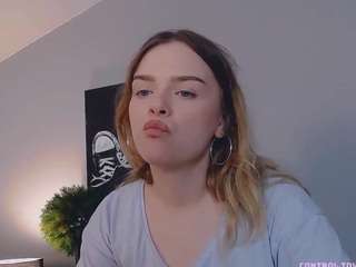 Nikkiloud fully nude on webcam – live sex chat