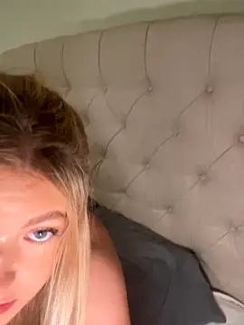 Blondebaddie12 nude stripping on webcam for live sex video chat