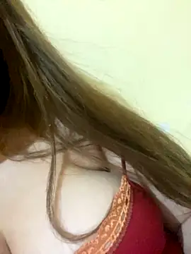 Chatte-Rose nude stripping on webcam for live sex video chat