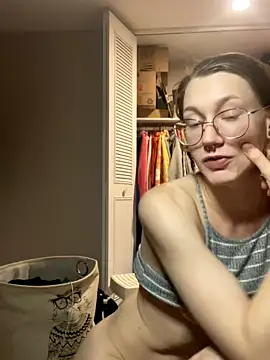 Findommom nude stripping on webcam for live sex video chat