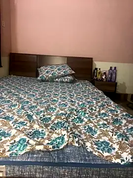 Wildbitchfucks nude stripping on webcam for live sex video chat