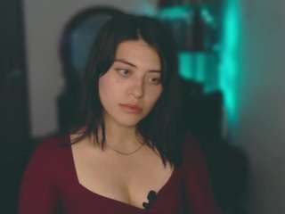 Lou fully nude on webcam – live sex chat