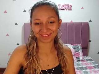 Lya-cooper7 fully nude on webcam – live sex chat