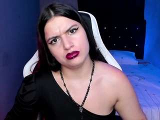 Mistress-Meredith fully nude on webcam – live sex chat