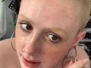 Ur fav college babe fully nude on webcam – live sex chat