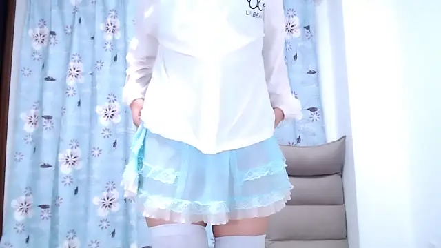 YUTSU_KI nude stripping on webcam for live sex video chat